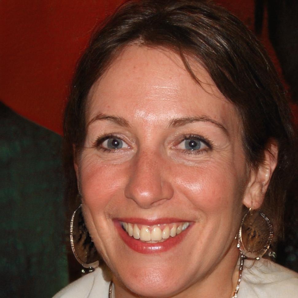 Portrait de Caroline Rousseau, experte en planification financière